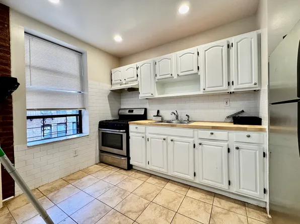 360 Bayridge Parkway image 1 of 9