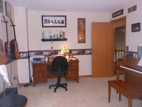 3rd Bedroom/Den (Upstairs)