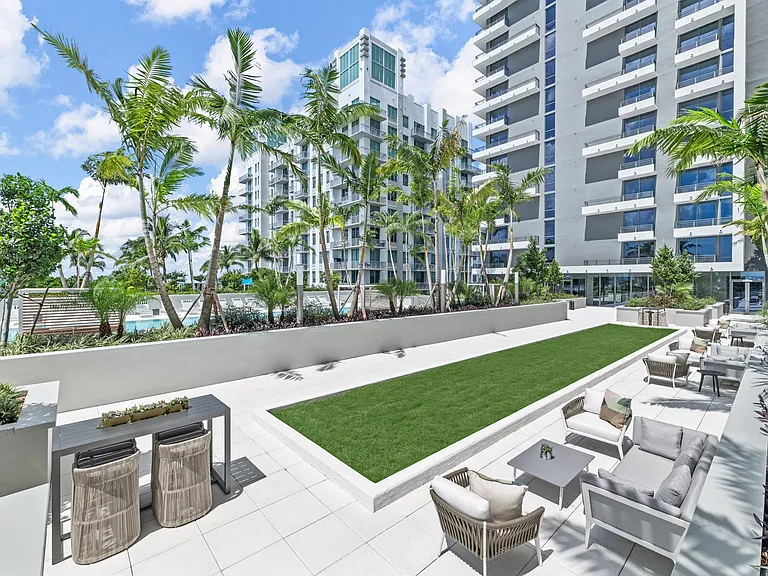 Lumaire West Palm Beach — Photo 31