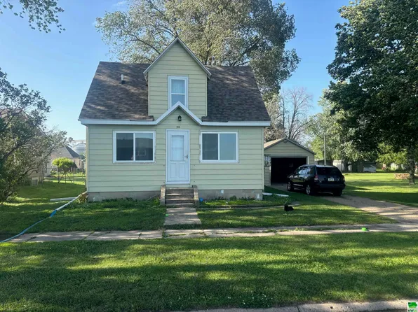 108 Meadow St, Royal, IA 51357