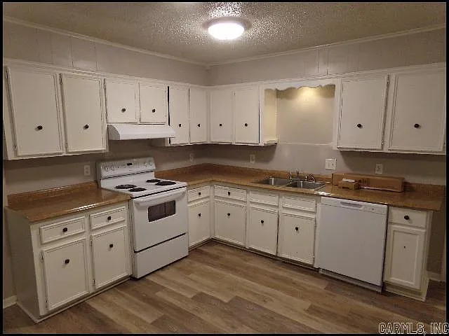 2818 Stephanie Dr — Photo 3