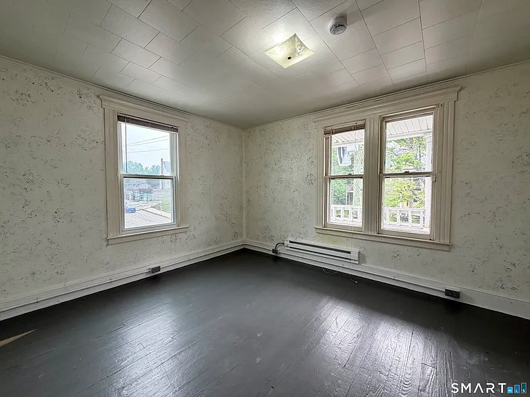 237 E Main St — Photo 6