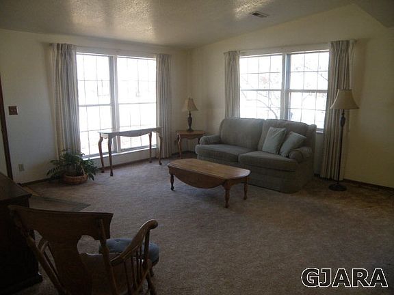 3rd image of 590 W Indian Creek Dr