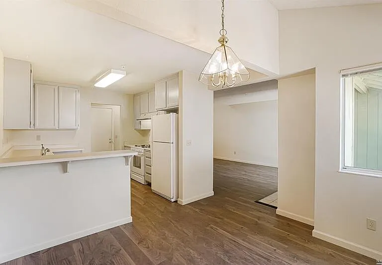 7 Meridian Cir — Photo 8