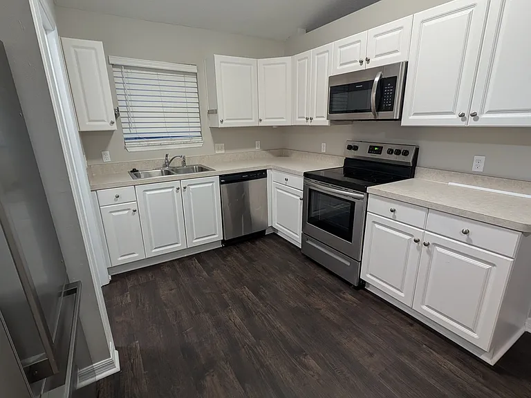 871 Pacific Blvd — Photo 8