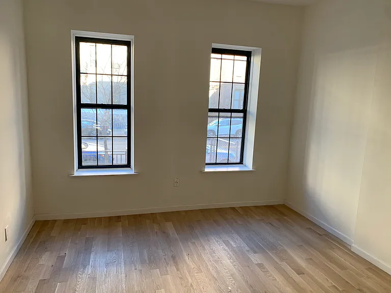 1114 Gates Ave #GROUND — Photo 4