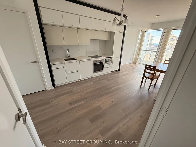 15 Grenville St #2511 — Photo 4