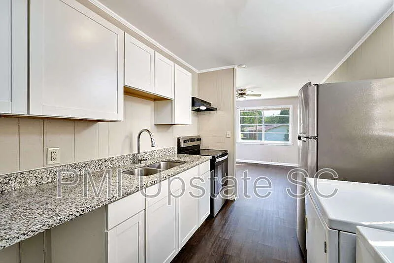 2 bed, 1.0 bath, 675 sqft, $950 — Photo 2