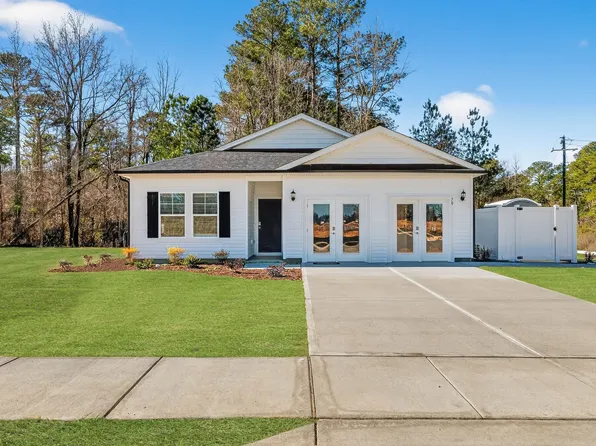 70 Muscovy Dr, Four Oaks, NC 27524