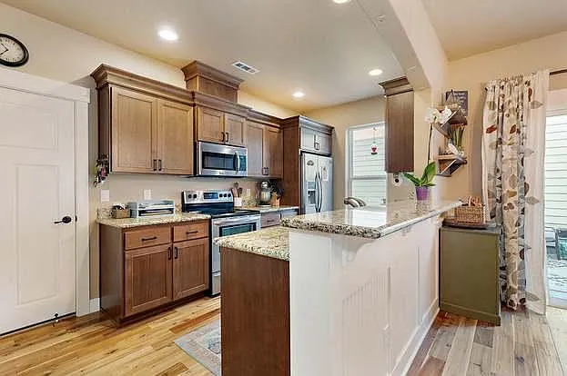 3 bed, 2.5 bath, 1589 sqft, $2,500 — Photo 2