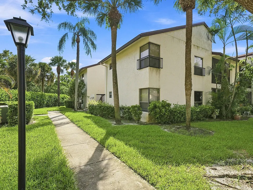 2581 Carambola Cir N #1868