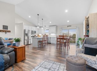 963 Golf View Ave, Zumbrota, MN 55992