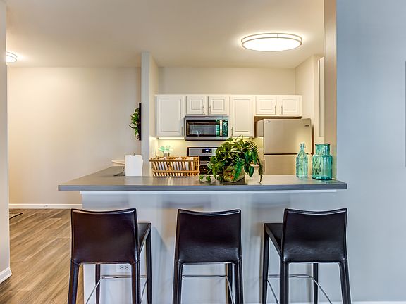 4th image of 112 Lakeside Dr APT 311