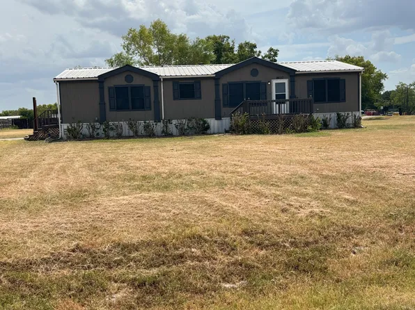 9637 Rodeo Dr, Terrell, TX 75160