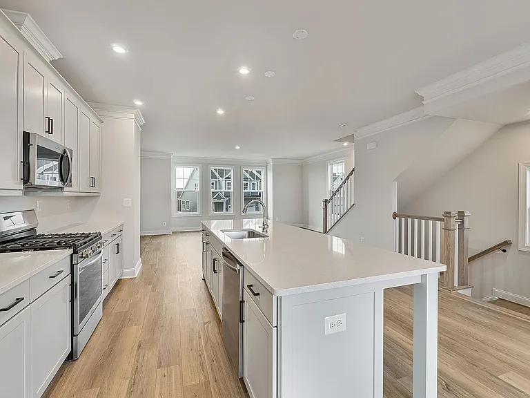 1320 Laconia Ln — Photo 17