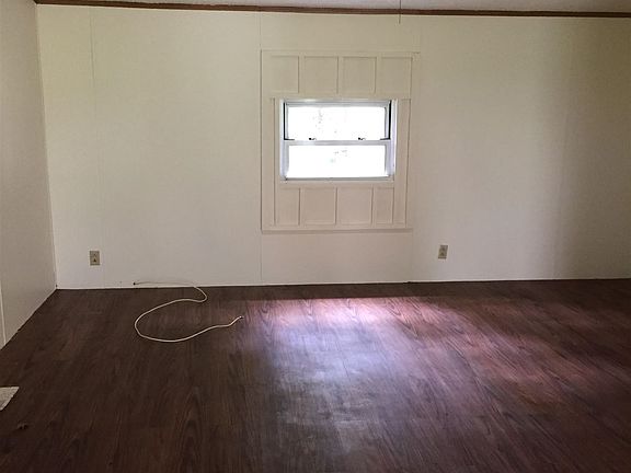 oakland valley 2nd house living room