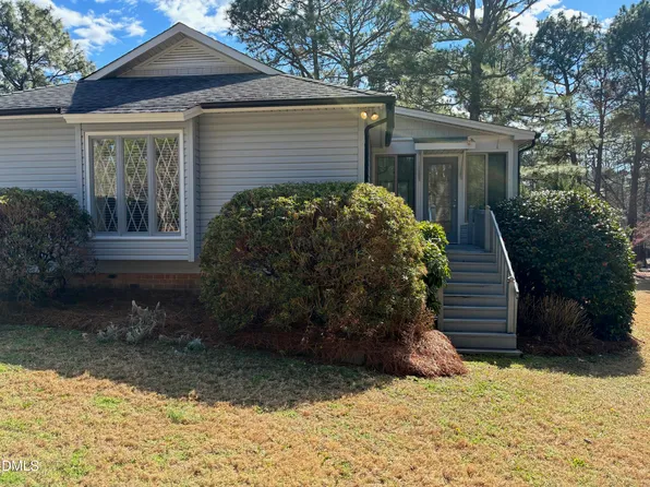 106 Sandham Ct, West End, NC 27376