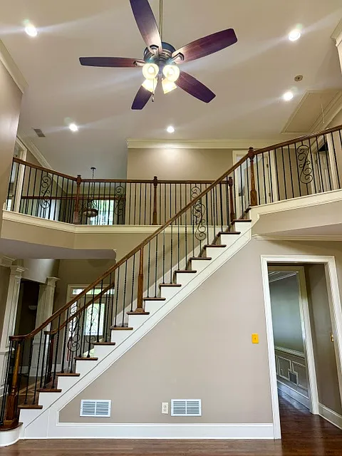 6 bed, 4580 sqft, $4,500 — Photo 2
