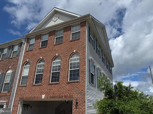 6350 Regal Oak Dr, Springfield, VA 22152