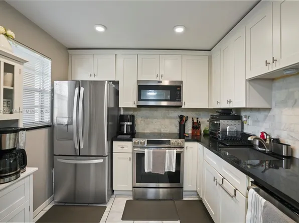 471 N Pine Island Rd APT D405, Fort Lauderdale, FL 33324