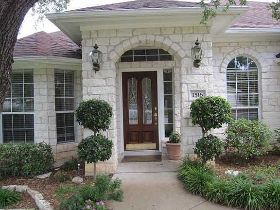 2nd image of 1516 Colby Ln