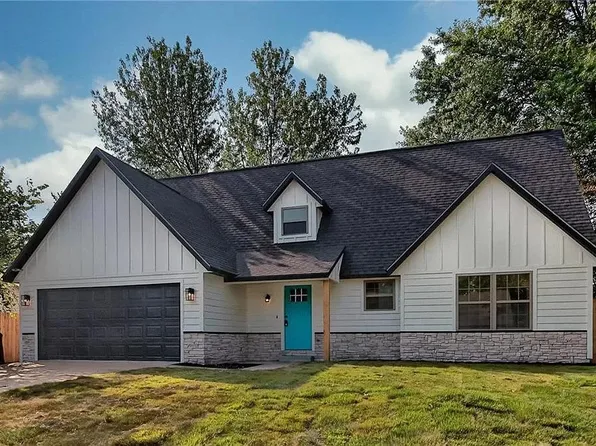205 Winesap Ln, Bentonville, AR 72712
