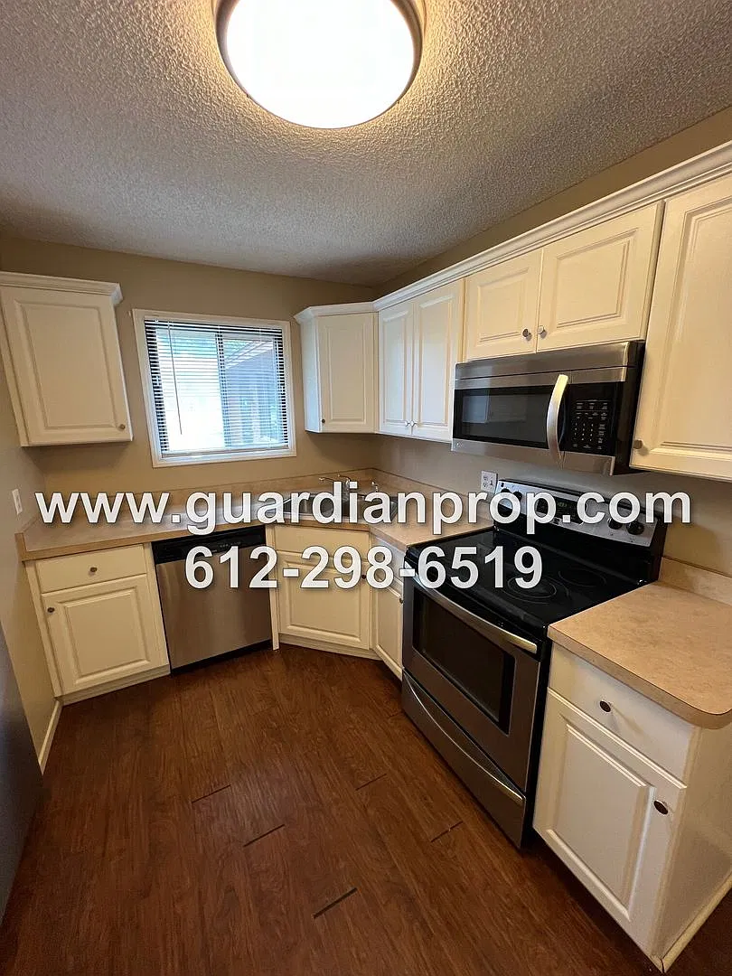 Coon Rapids Townhome Available Now, Open Floor Plan, Stainless Appliances, Attached Garage — Photo 3