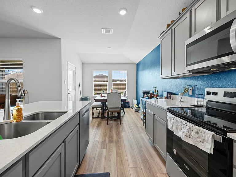 7203 Gilbert Dr — Photo 5