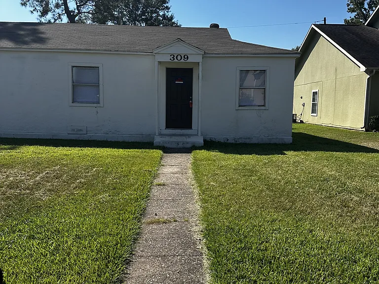 309 Dewey Ave — Photo 1