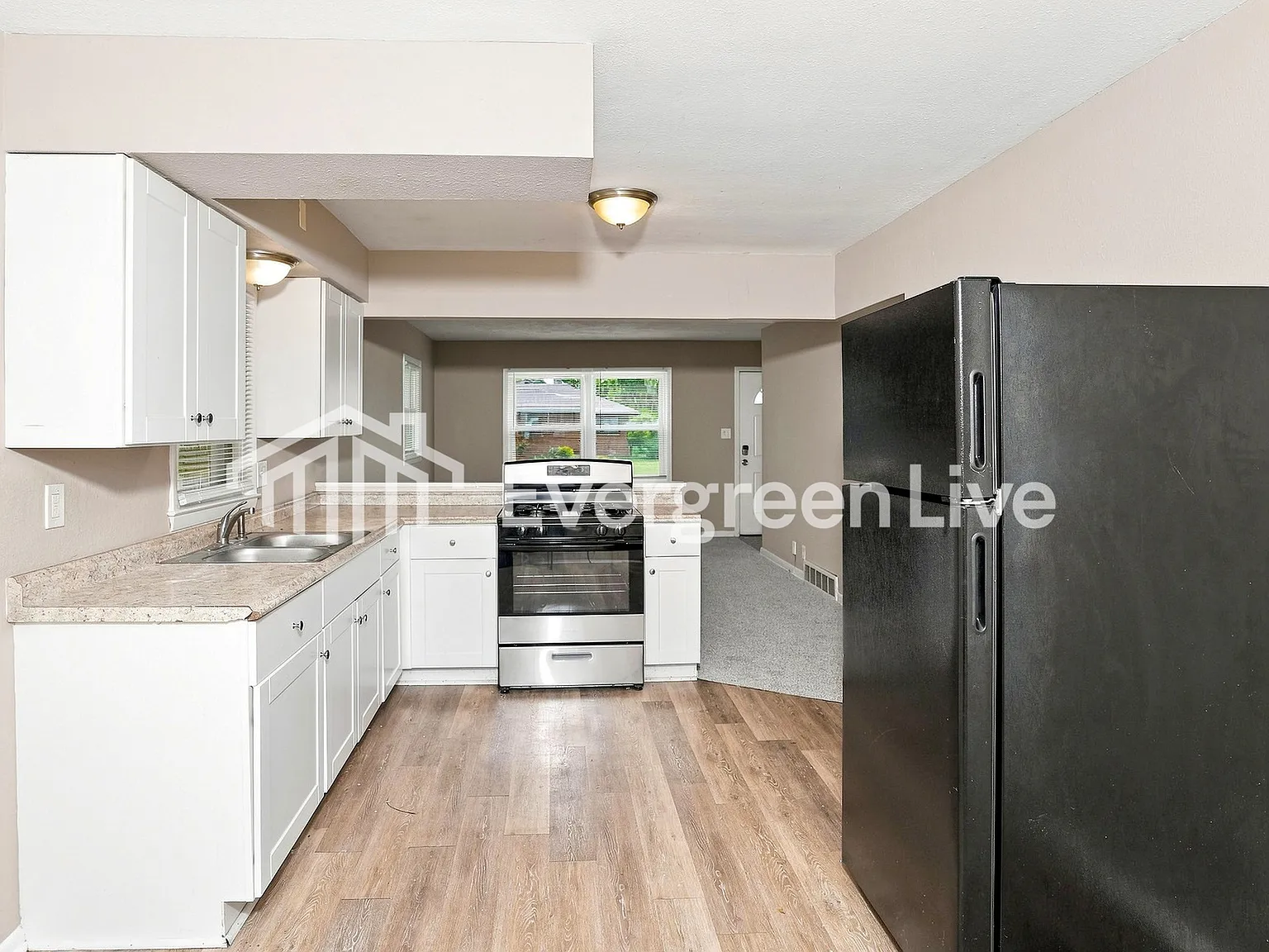 3 bed, 1.0 bath, 1277 sqft, $1,695 — Photo 4