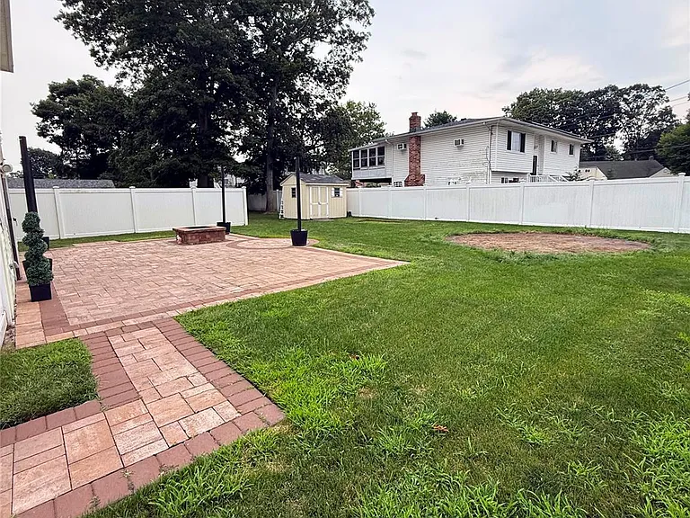 24 California Ave — Photo 20