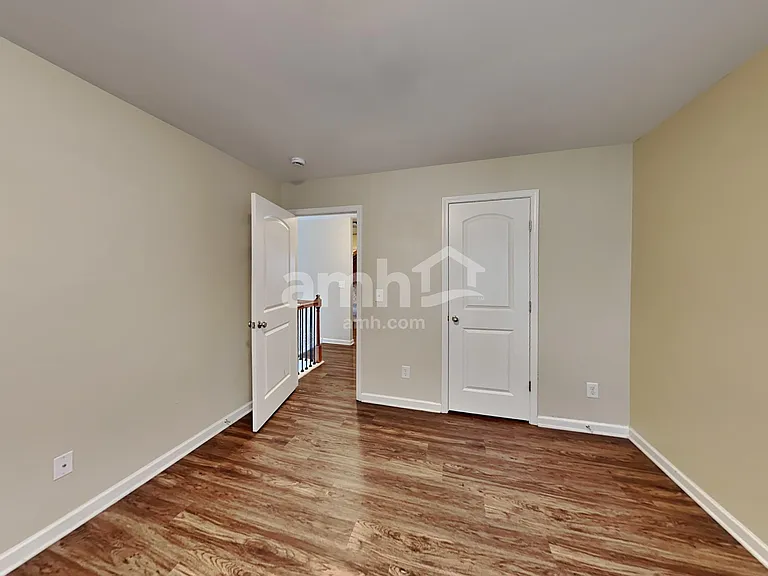 484 Albion Cir — Photo 18