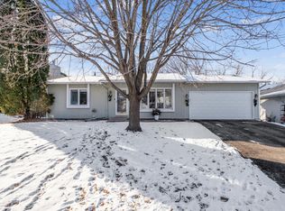 6340 Cranberry Ln, Eden Prairie, MN 55346