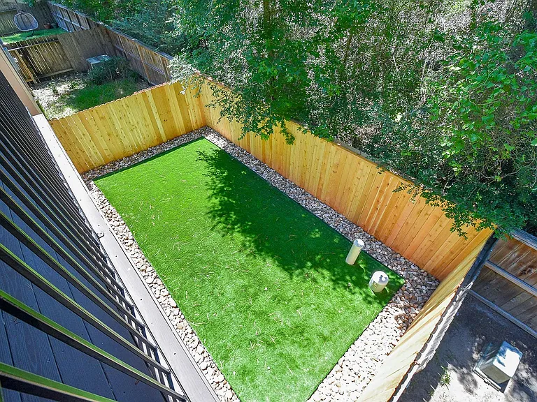 18 Cheswood Manor Dr — Photo 32