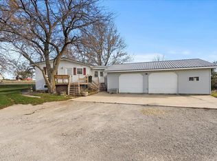 3326 Hamilton Ave, Rowley, IA 52329