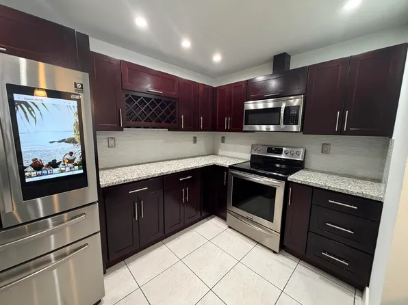 8851 NW 119th St, Hialeah Gardens, FL