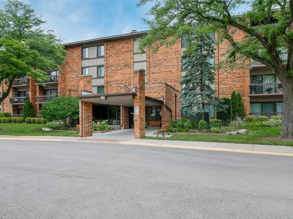 77 Lake Hinsdale Dr APT 202, Willowbrook, IL 60527