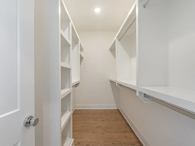 725 Caraway Ln — Photo 10