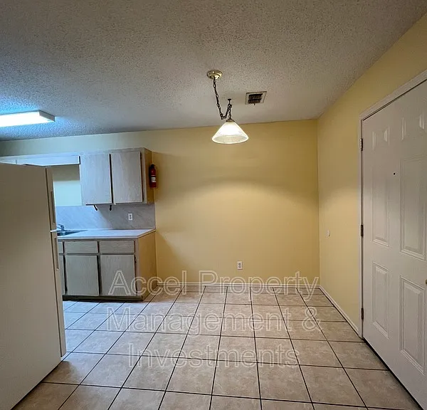 1201 W Carmen Ave #9 — Photo 3