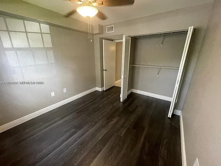 2811 N Oakland Forest Dr #110 — Photo 11