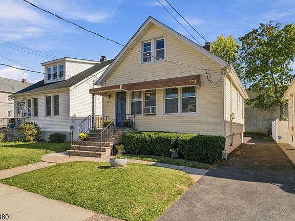 4th image of 2518 Ogden St