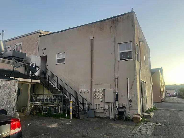 931 Main St — Photo 11
