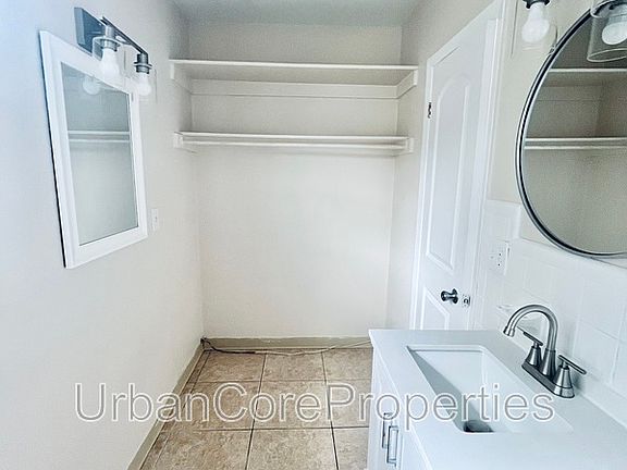 4th image of 105 7th Ave N #6