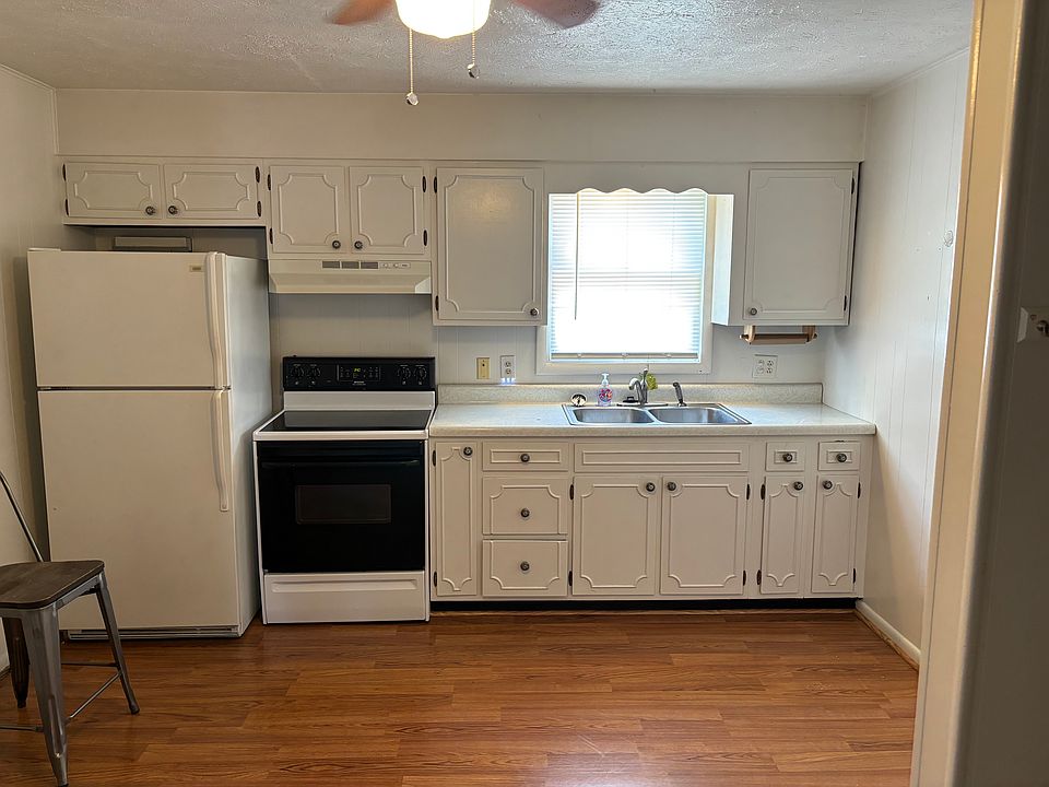 2nd image of 204 S Merrill St