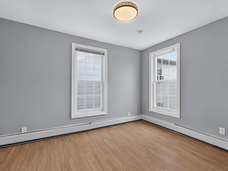 255 Kennedy Blvd — Photo 18