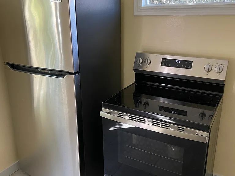 712 E Bryan Ave — Photo 4