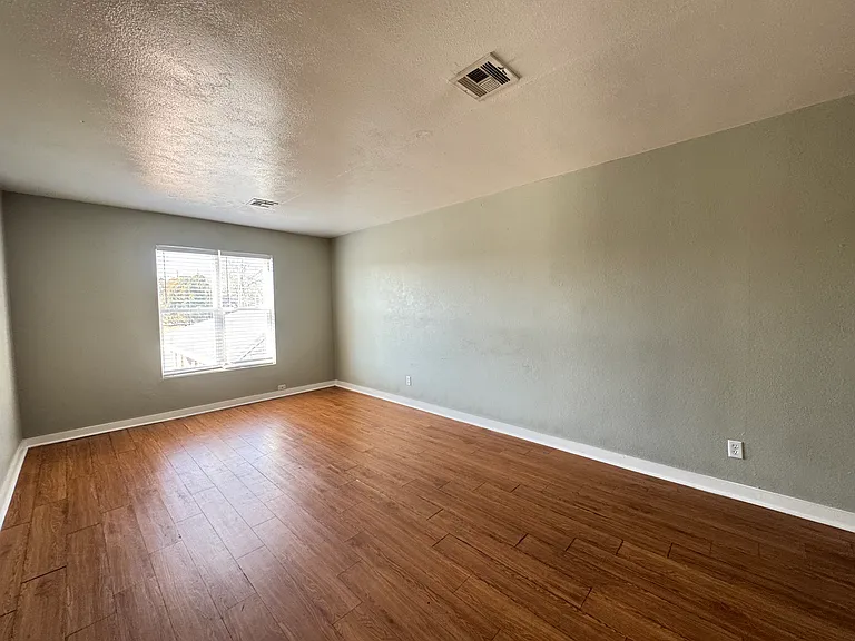 2030 NW 25th St #2 — Photo 5