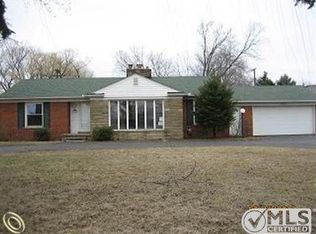 30952 Schoolcraft Rd, Livonia, MI 48150
