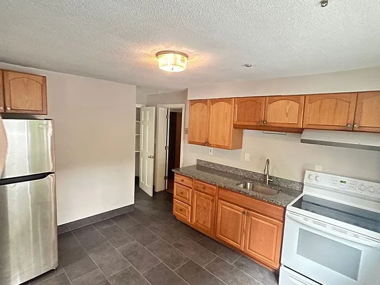 56 Curtis St — Photo 2