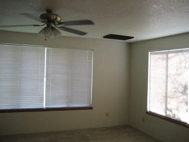 1113 NE Grandview Dr — Photo 7